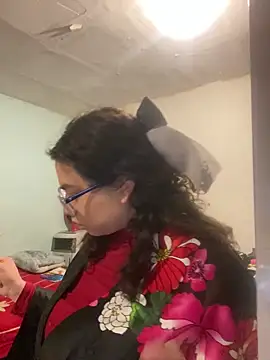 Snapshot of Lucrecia_33 chatting on February 2026 01:10:02 AM Lucrecia 33 online show from February 2026 01:10:02 AM