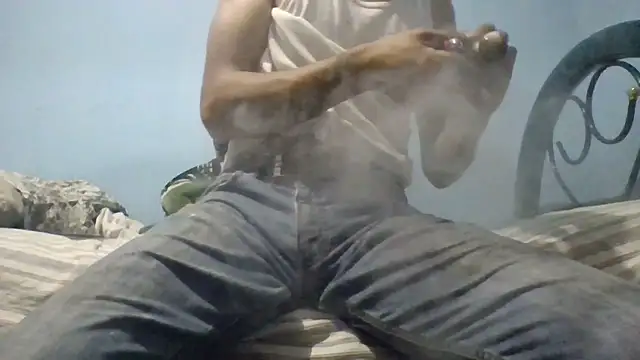 Snapshot of Leonul chatting on November 2025 03:27:01 AM Leonul online show from November 2025 03:27:01 AM