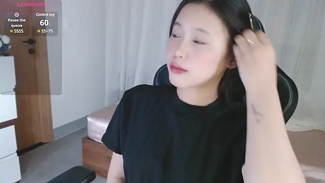 Lin SiYee online show from March 2025 01:07:01 PM