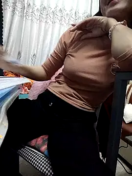 Haralushiaaa online show from November 2025 01:21:02 PM