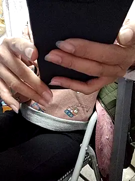 Haralushiaaa online show from November 2025 01:03:01 PM