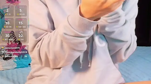 Snapshot of littleebluee chatting on October 2025 02:56:02 AM littleebluee online show from October 2025 02:56:02 AM