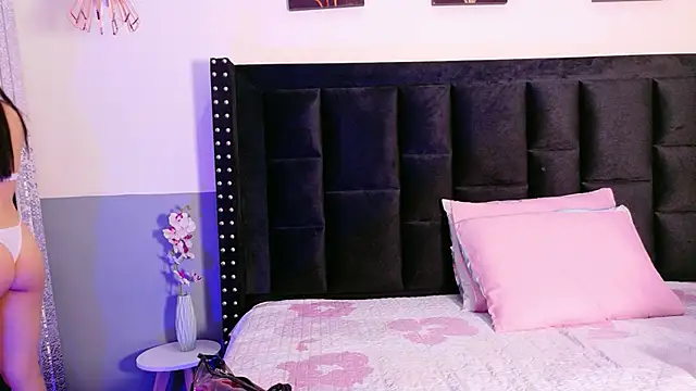 Snapshot of littleebluee chatting on November 2025 07:27:01 PM littleebluee online show from November 2025 07:27:01 PM