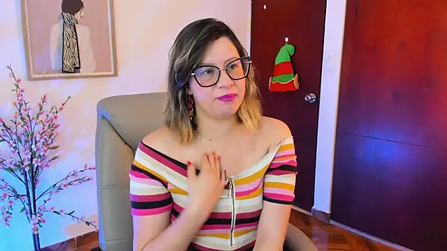 Chanelll Taylorr  online show from November 2025 10:36:02 AM