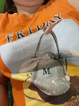 Milk Mom99 online show from October 2025 07:18:01 AM