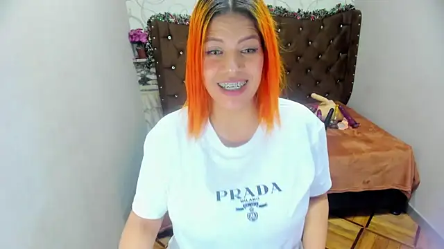 Snapshot of CurvyJulieth chatting on December 2024 01:04:02 AM CurvyJulieth online show from December 2024 01:04:02 AM