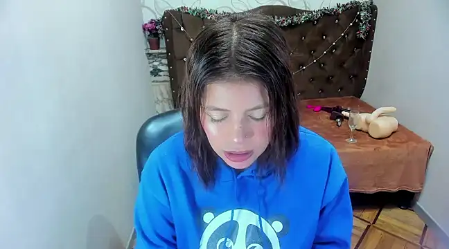 Snapshot of CurvyJulieth chatting on December 2024 07:29:02 AM CurvyJulieth online show from December 2024 07:29:02 AM