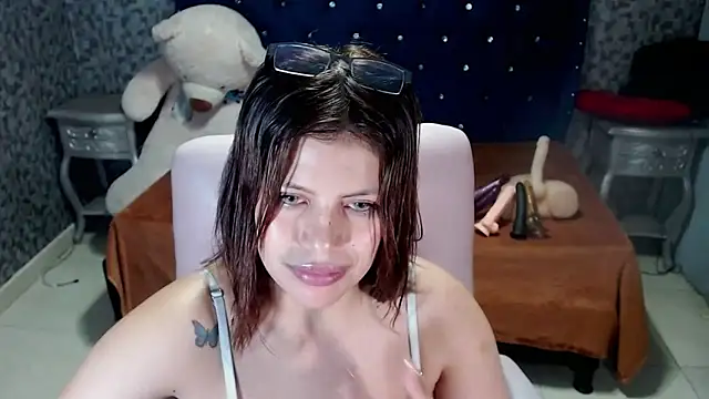 Snapshot of CurvyJulieth chatting on January 2025 07:06:02 AM CurvyJulieth online show from January 2025 07:06:02 AM