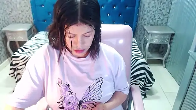 Snapshot of CurvyJulieth chatting on September 2025 04:59:02 AM CurvyJulieth online show from September 2025 04:59:02 AM