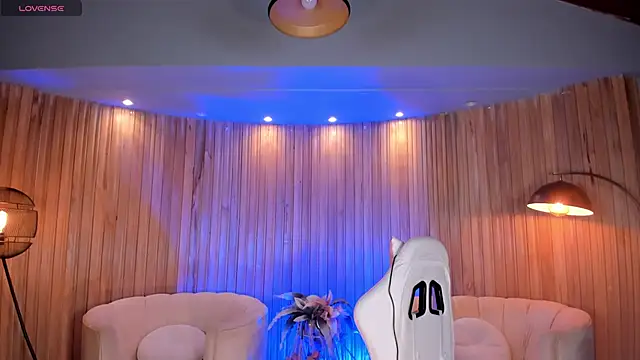 SamanthaKlein  online show from February 2025 03:45:02 AM