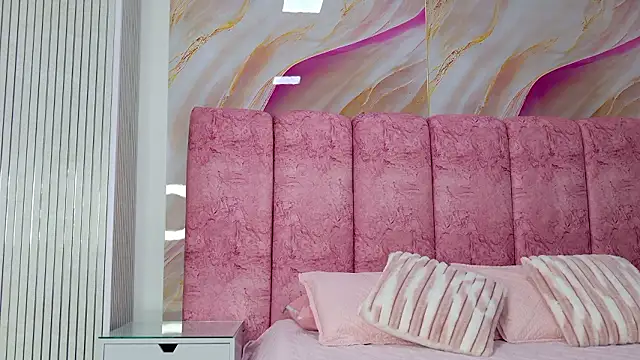 kendal rossi online show from February 2026 12:02:01 PM