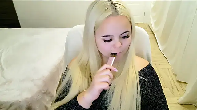 lovely-eyes online show from March 2025 01:45:02 AM