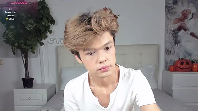 Felix Rey online show from November 2025 01:45:01 PM