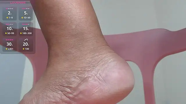 Snapshot of Kitty_Mifl chatting on December 2025 03:21:01 PM Kitty Mifl online show from December 2025 03:21:01 PM