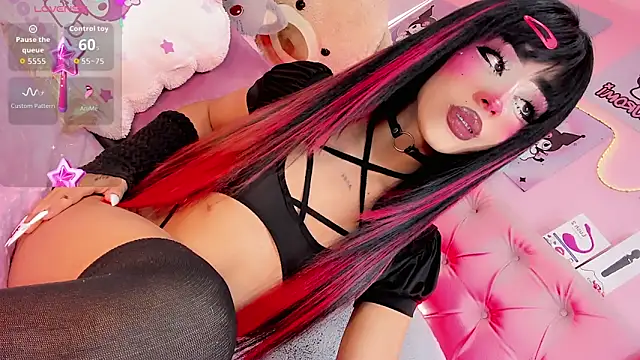 Snapshot of Cute_Roxxy chatting on April 2026 03:53:01 PM Cute Roxxy online show from April 2026 03:53:01 PM