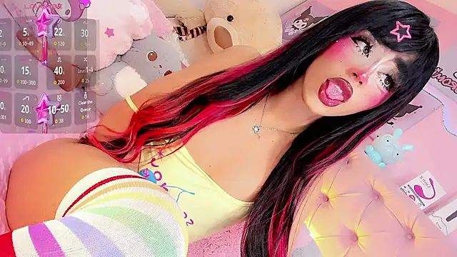 Snapshot of Cute_Roxxy chatting on May 2026 12:27:01 AM Cute Roxxy online show from May 2026 12:27:01 AM
