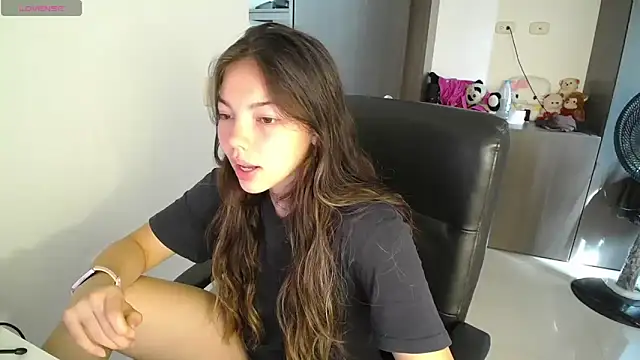 venelope1 online show from February 2026 07:42:02 PM