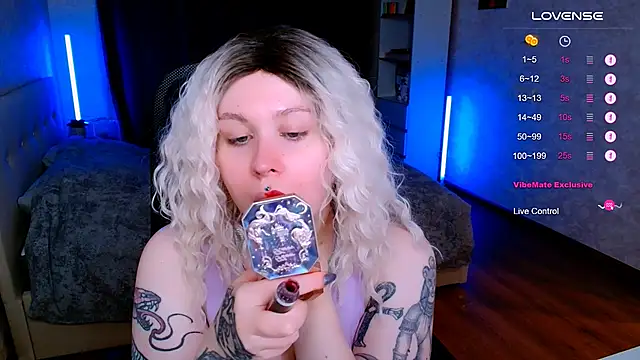 Snapshot of Blueberry-baby chatting on December 2025 08:17:01 PM Blueberry-baby online show from December 2025 08:17:01 PM