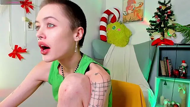 Snapshot of PamelaYong chatting on December 2024 01:38:02 PM PamelaYong online show from December 2024 01:38:02 PM