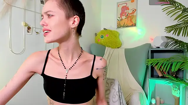 Snapshot of PamelaYong chatting on February 2025 01:41:02 PM PamelaYong online show from February 2025 01:41:02 PM