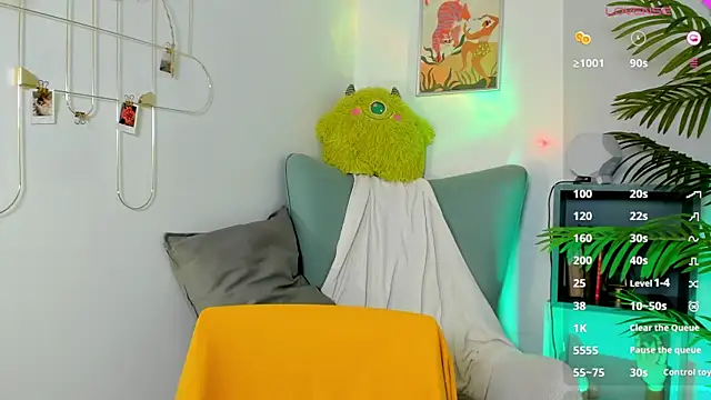 Snapshot of PamelaYong chatting on February 2025 01:44:01 PM PamelaYong online show from February 2025 01:44:01 PM