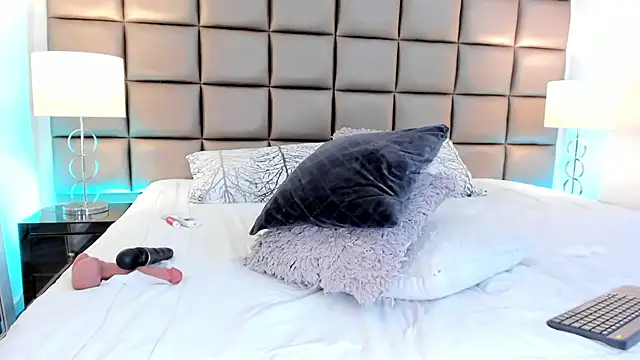 Snapshot of AnnyHizzle chatting on February 2025 12:27:02 AM AnnyHizzle online show from February 2025 12:27:02 AM