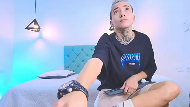 Tinny and Candy online show from March 2025 01:07:01 PM