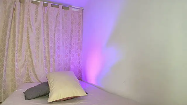 Tinny and Candy online show from April 2026 01:00:02 PM