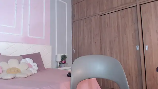 OraLarson online show from September 2025 11:31:02 AM