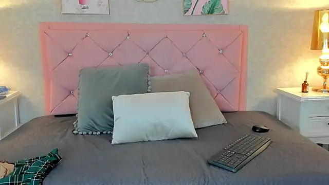 Ginger Violetta  online show from February 2025 07:55:01 PM