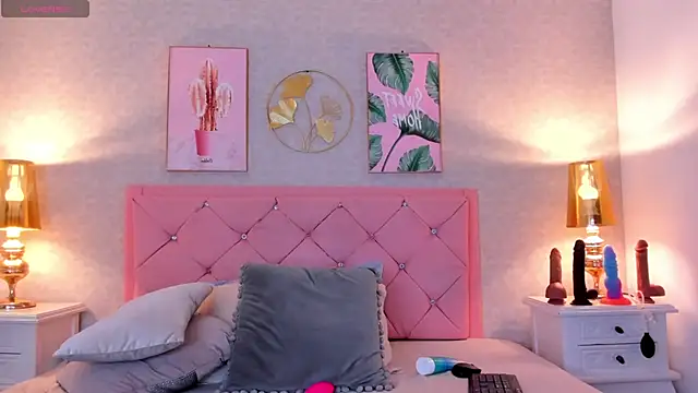 Ginger Violetta  online show from February 2025 07:40:02 PM