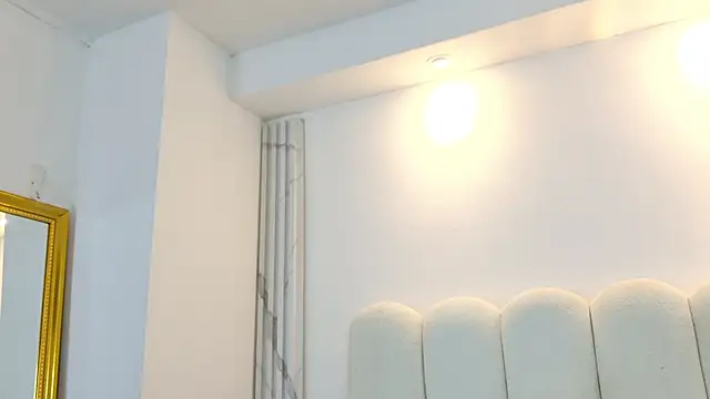 Juliabadlee online show from February 2026 11:56:01 PM