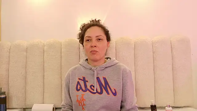 Juliabadlee online show from March 2026 11:32:01 PM