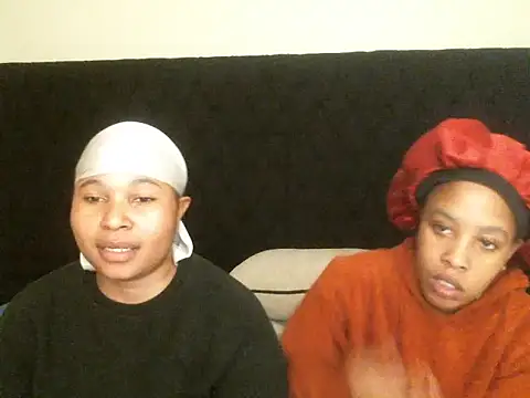 Snapshot of R-thequeen chatting on September 2025 12:14:01 AM R-thequeen online show from September 2025 12:14:01 AM