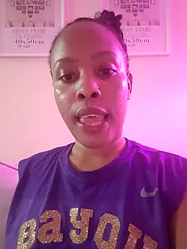 R-thequeen online show from May 2026 11:34:04 PM