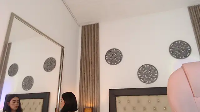 Julieta De Los Angeles online show from December 2024 08:15:01 PM