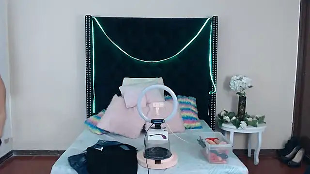 VioletaaaSlave online show from September 2025 11:44:01 AM