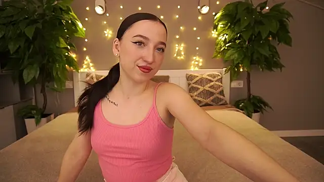 Snapshot of MonAmourrrR chatting on January 2025 06:52:01 AM MonAmourrrR online show from January 2025 06:52:01 AM