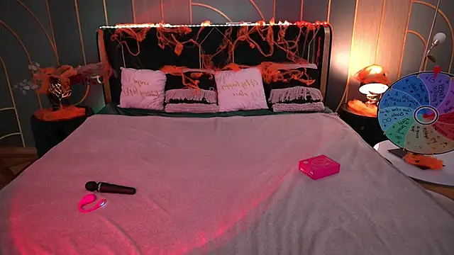 Snapshot of MonAmourrrR chatting on October 2025 06:05:01 AM MonAmourrrR online show from October 2025 06:05:01 AM