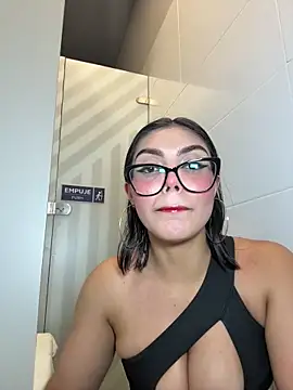 Snapshot of zui_lu chatting on October 2025 03:49:01 AM zui lu online show from October 2025 03:49:01 AM