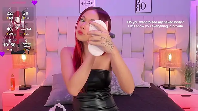 SkinnyFoxy online show from April 2026 07:36:01 PM