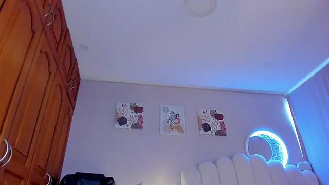 martinaaricci online show from November 2025 12:16:02 PM