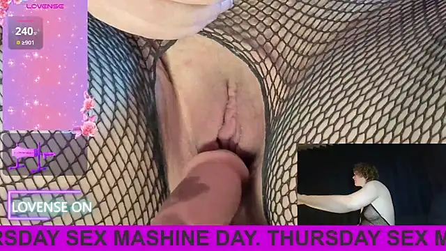 PernillaGirl online show from November 2025 07:24:01 PM