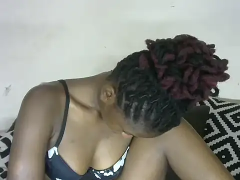 Pretty-emmie online show from February 2025 10:34:01 AM