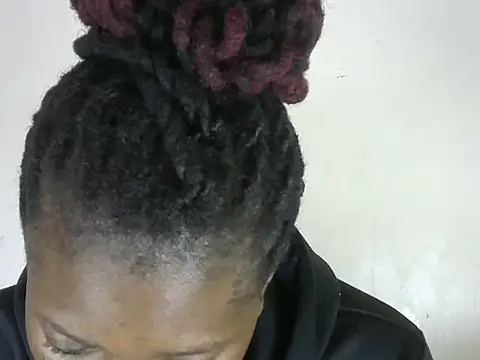 Pretty-emmie online show from February 2025 07:47:02 PM