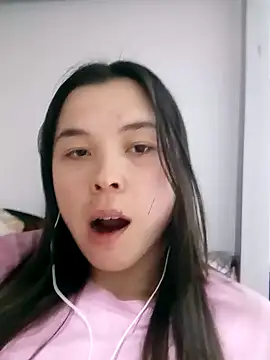 Snapshot of BluesAlyssa chatting on February 2025 03:05:01 PM BluesAlyssa online show from February 2025 03:05:01 PM
