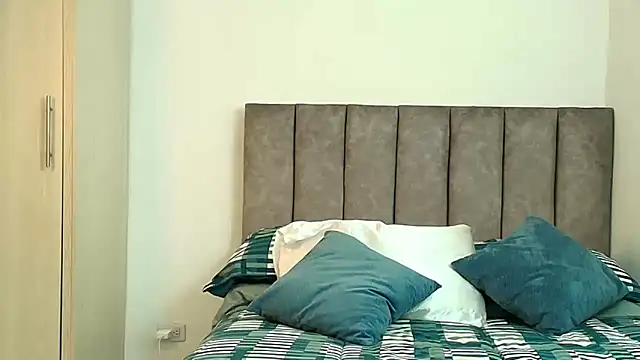 Snapshot of karina_lewis_ chatting on March 2026 04:18:02 AM karina lewis online show from March 2026 04:18:02 AM