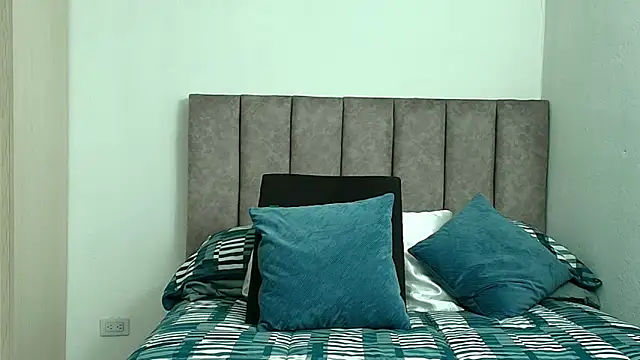 Snapshot of karina_lewis_ chatting on March 2026 04:19:01 AM karina lewis online show from March 2026 04:19:01 AM