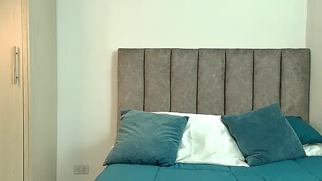 Snapshot of karina_lewis_ chatting on April 2026 05:41:01 AM karina lewis online show from April 2026 05:41:01 AM