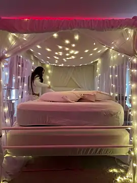 18petitewhitegirl online show from February 2025 09:53:02 PM